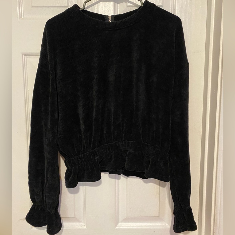Essue Black Velvet Sweatshirt